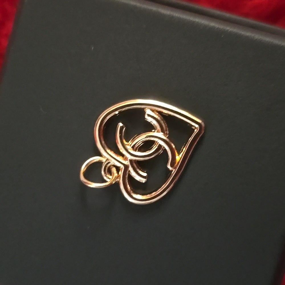 💛 CHARM - Picture 3 of 5